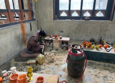 ཤག་བཟོ་རྒྱལ་ཡོངས་ལག་ཁྱེར་༣པ་
